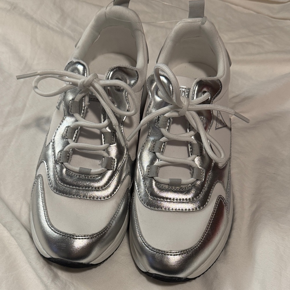 Guess Women's Silver and White Sneakers